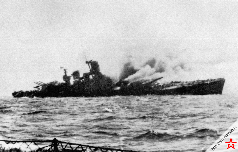 Тонущий итальянский линейный корабль «Рома» после попадания немецких радиоуправляемых бомб