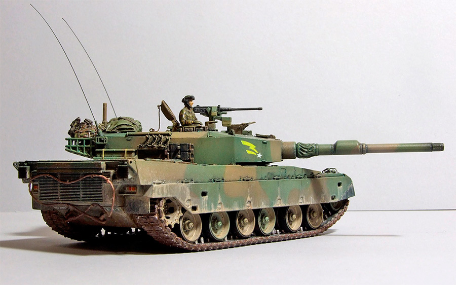 Основной танк «Тип 90» , вид сзади. Модель