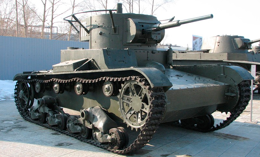 Танк Т-26 первых годов выпуска. Советские конструкторы совершенствовали эту машину в течение долгих лет и в итоге выжали из неё все соки