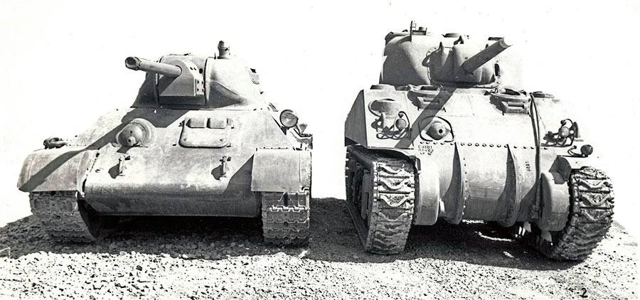 Советский средний танк Т-34 образца 1941 г., и его американский ровесник и «коллега» средний танк M4 «Шерман», на Абердинском военном полигоне в США