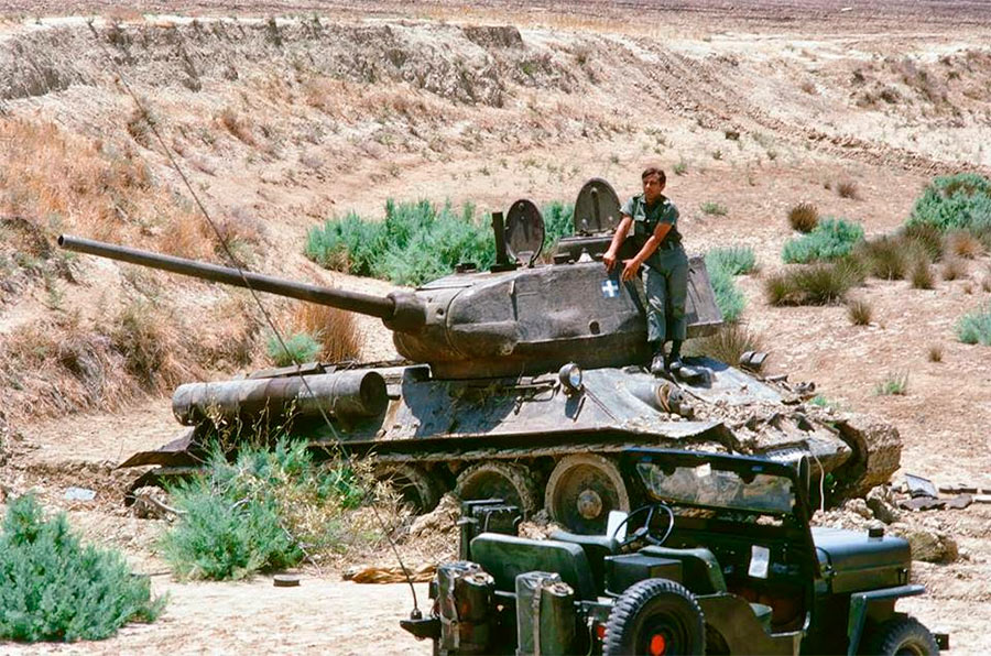 Танк Т-34-85 греков-киприотов в ходе турецкого вторжения на Кипр в 1974 году