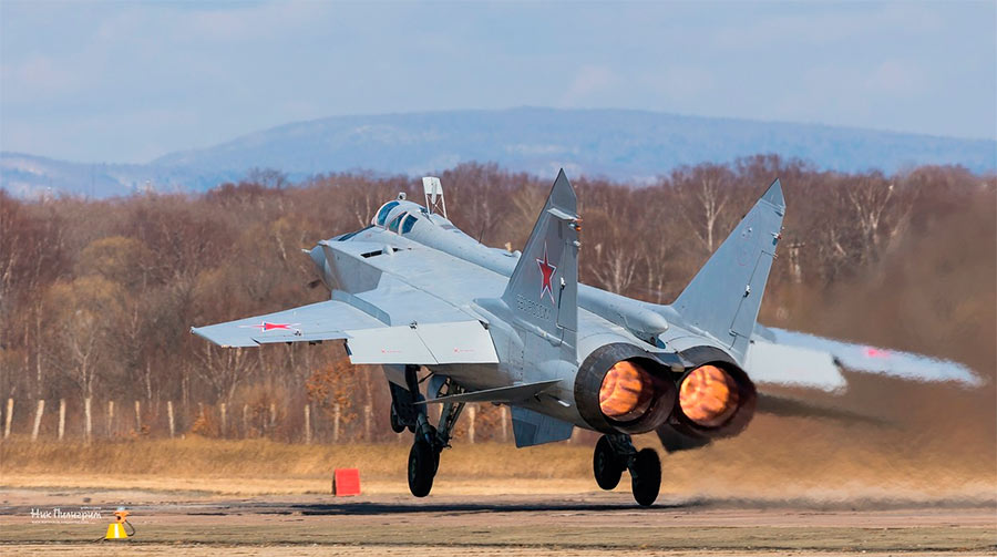 МиГ-31 на взлете, вид сзади