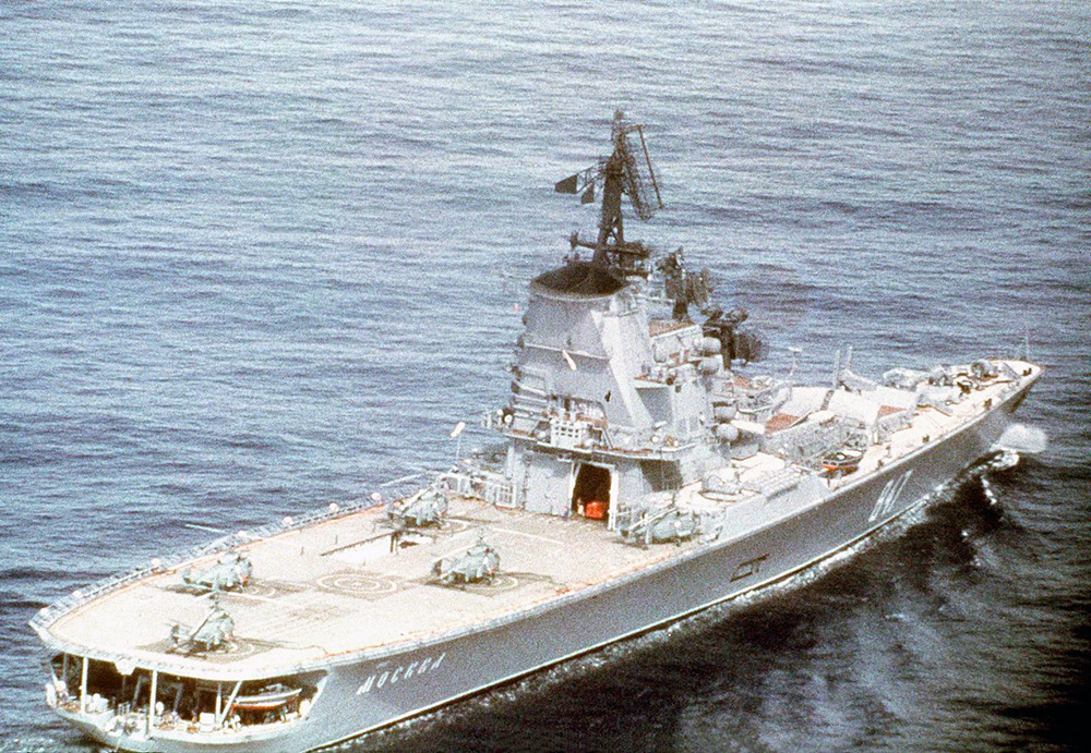 Вид на противолодочный крейсер «Москва»с кормы. 1978 год.
