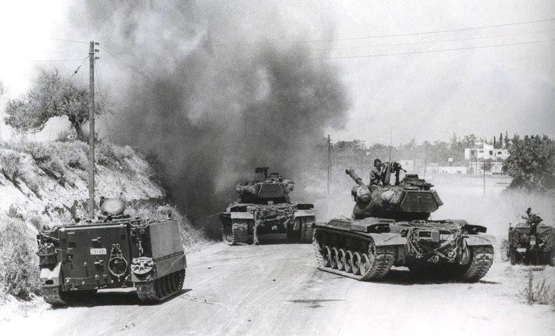 Турецкие танки M47 «Паттон» и бронетранспортеры M113 американского производства, во время вторжения на Кипр в 1974 г.