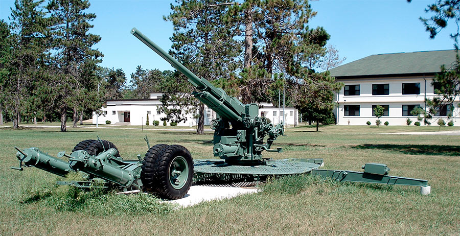 Американская среднекалиберная зенитная пушка M2 времен Второй Мировой войны