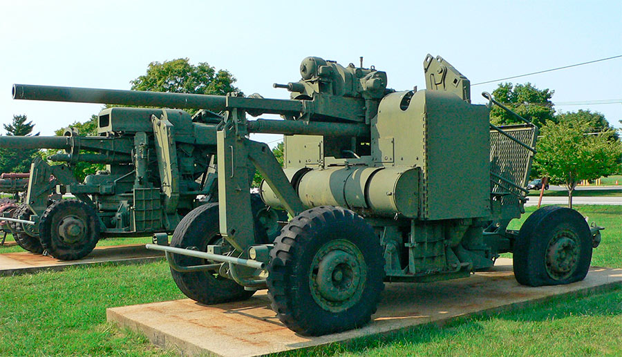 90-мм зенитная пушка M2 производства США в походном положении