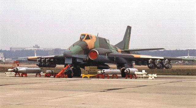 Номенклатура вооружений штурмовика Ил-102 впечатляет. Впрочем, также, как и у его «конкурента» Су-25