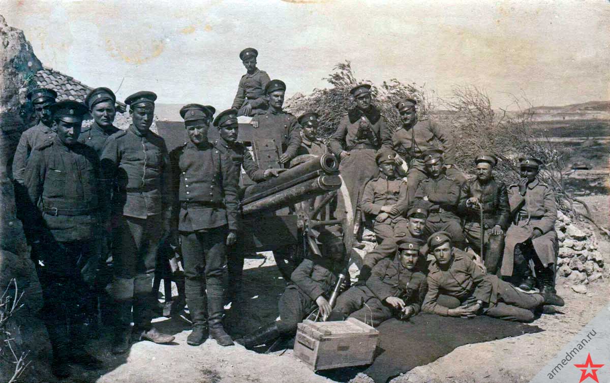 При беглом осмотре, солдат болгарской армии времен первой мировой войны легко спутать с солдатами русской армии