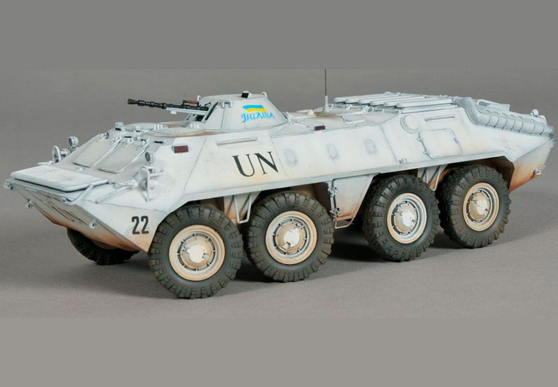 Украинский вариант раскраски БТР-70 в цветах миротворческого контингента ООН