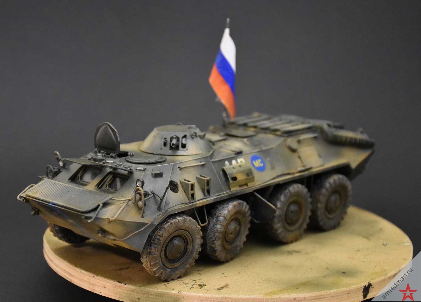 окрашенная модель БТР-70 российских миротворцев 