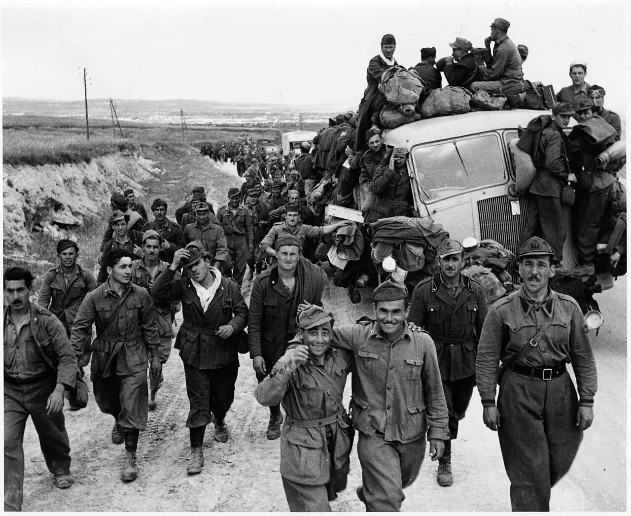Итальянские военнопленные в Тунисе.