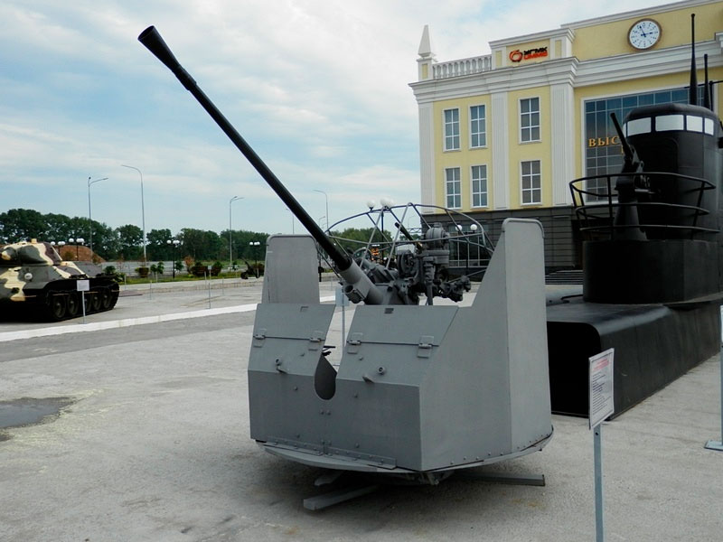 Морская версия 37-мм зенитной пушки 70-к с орудийным щитом
