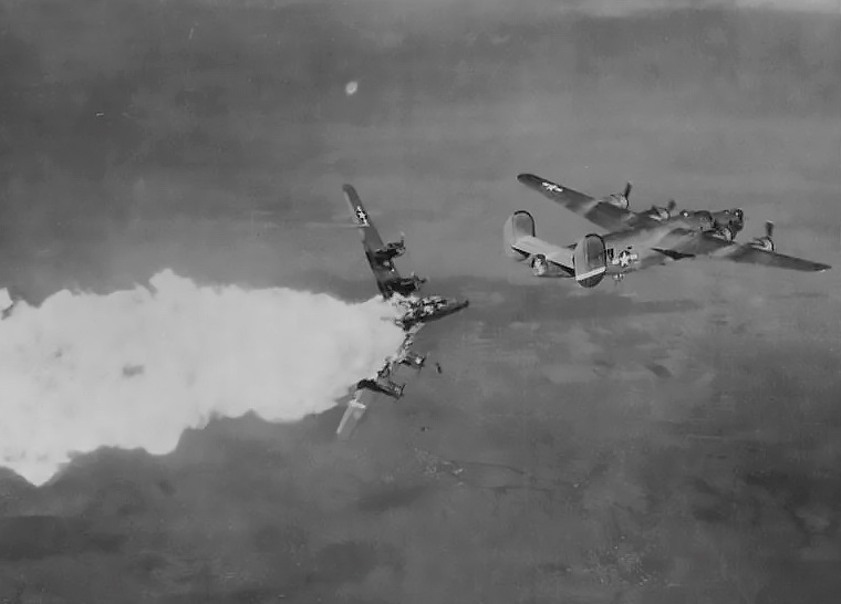 Фотографии последних мгновений жизни бомбардировщиков ВВС США во время Второй мировой войны