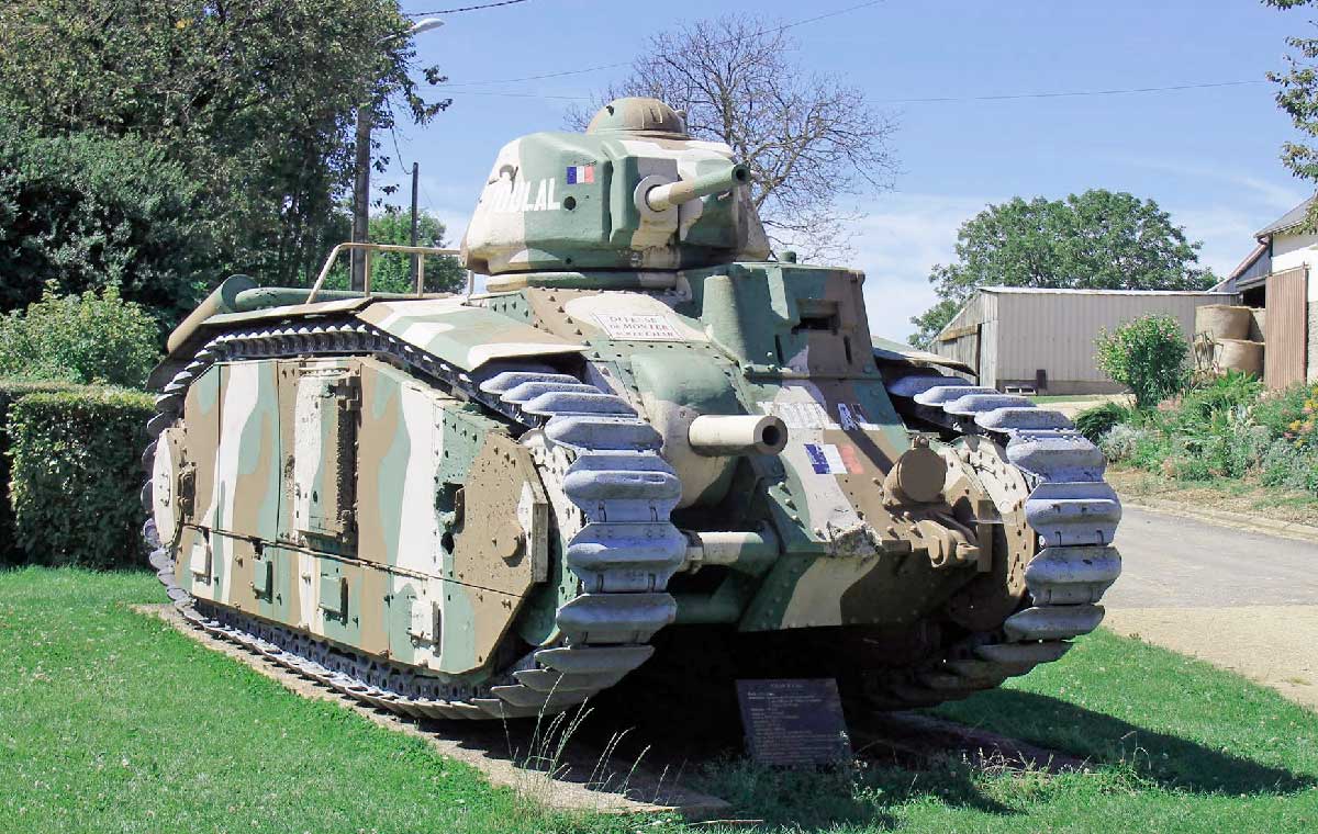 Французский тяжелый танк Второй мировой войны Char B1 - сравните с Рено ФТ выше и осознайте что между этими машинами 20 лет