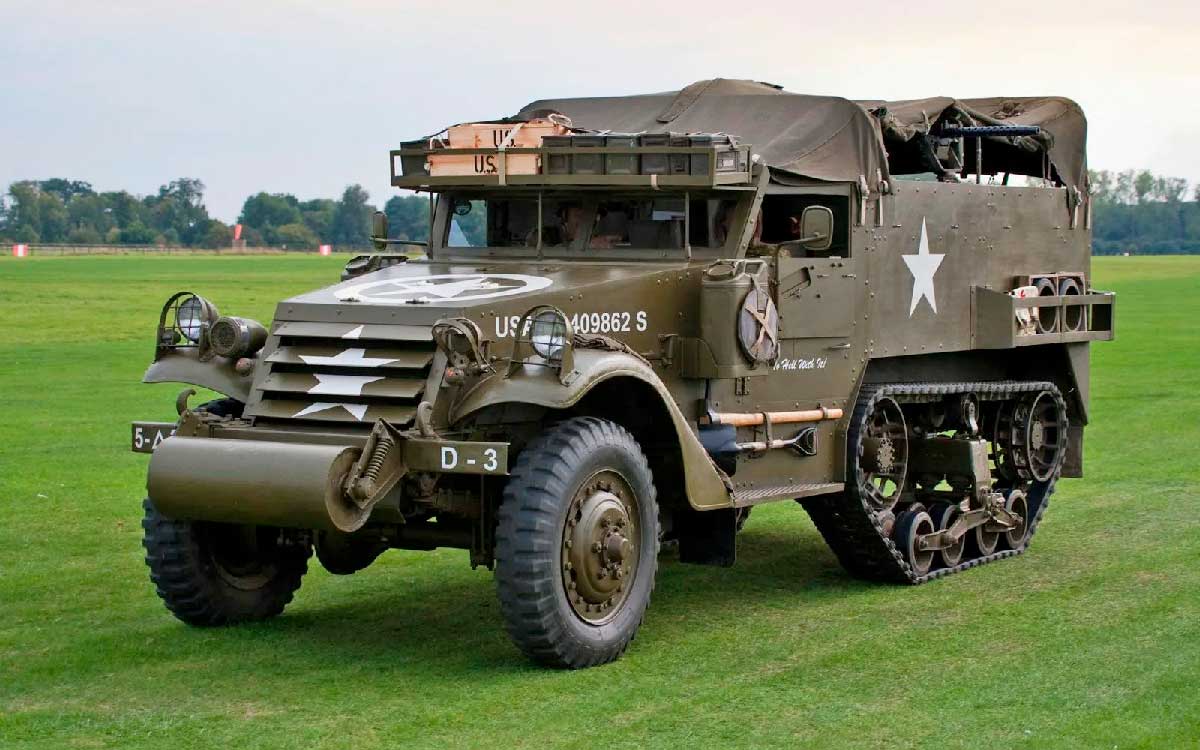 БТР М3. Полугусеничные машины для перевозки пехоты - почти такие же проходимые как танки, почти такие же простые в управлении как грузовики