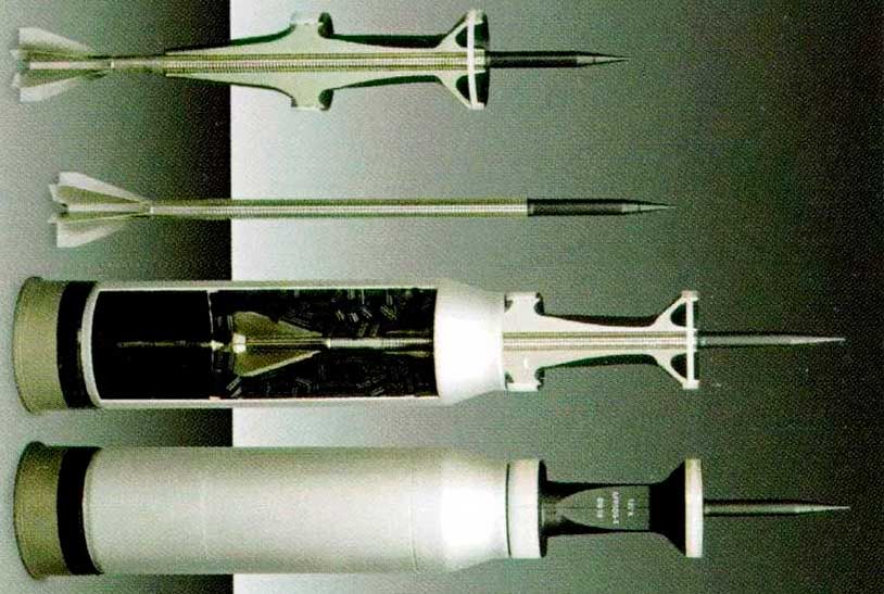 Бронебойный оперённый подкалиберный снаряд. Самый нижний рисунок - снаряд «в сборе», второй сверху - боевая часть, т.е. оперенный бронебойный сердечник, похожий на стрелу